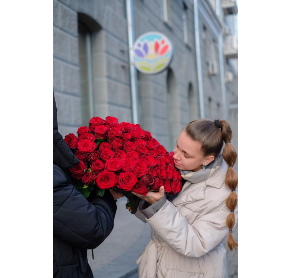 51 червона троянда